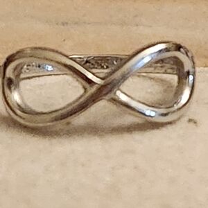 10K Solid White Gold Infinity Love Knot Crisscross Band Statement Ring